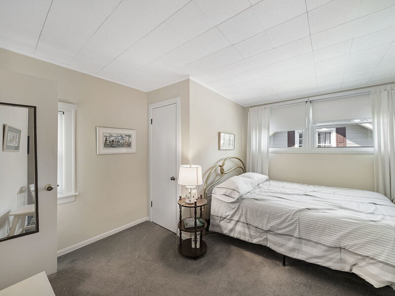 1329 Henry Avenue Des Plaines IL 60016