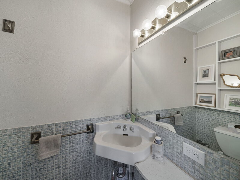 1329 Henry Avenue Des Plaines IL 60016