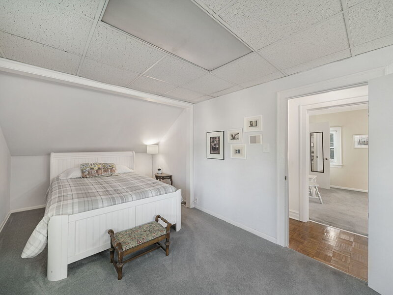 1329 Henry Avenue Des Plaines IL 60016