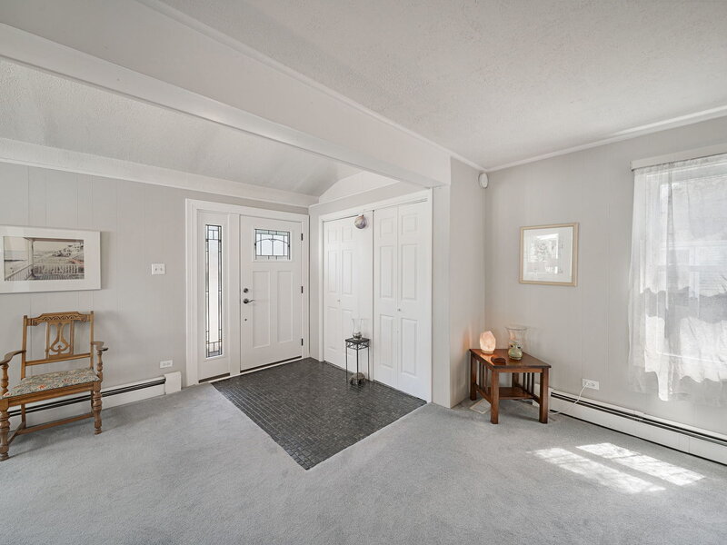 1329 Henry Avenue Des Plaines IL 60016