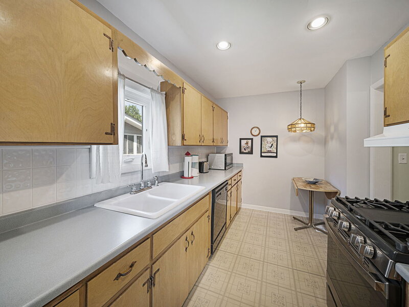 1329 Henry Avenue Des Plaines IL 60016