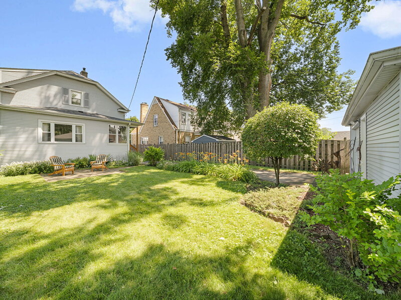 1329 Henry Avenue Des Plaines IL 60016