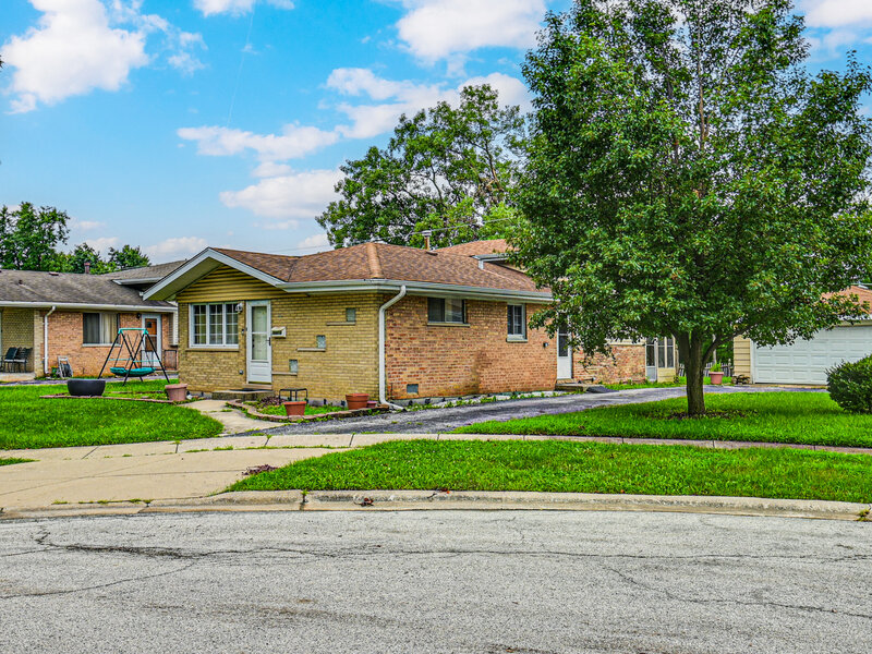 16410 Laura Lane Oak Forest IL 60452