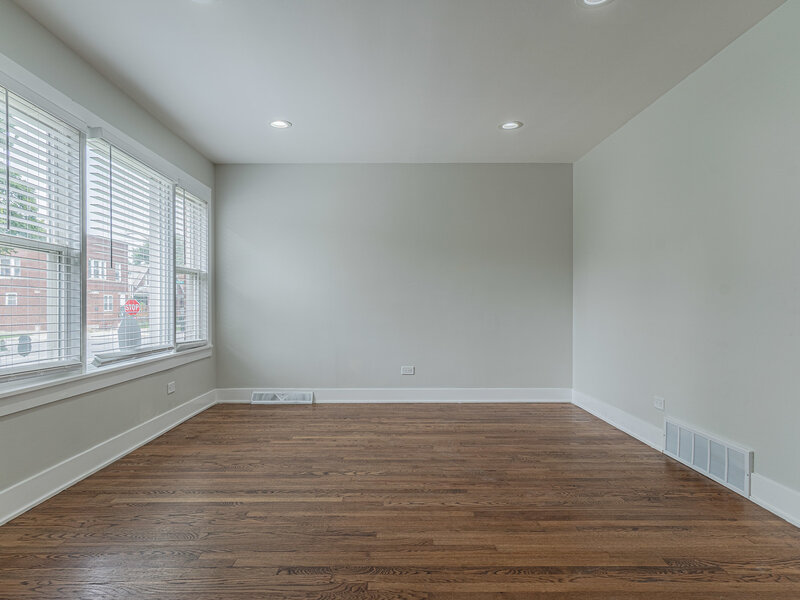9207 S Greenwood Avenue Chicago IL 60619