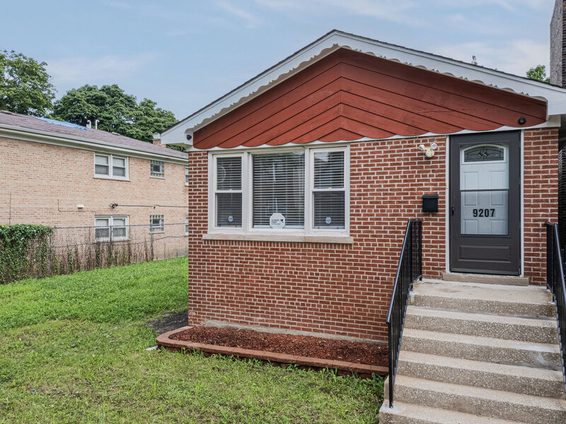 9207 S Greenwood Avenue Chicago IL 60619