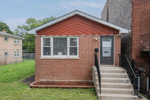 Photo of 9207 S Greenwood Avenue Chicago IL 60619