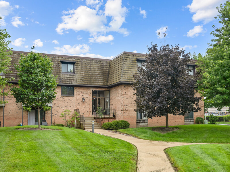 1 Oak Creek Drive Buffalo Grove IL 60089