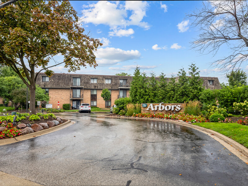 1 Oak Creek Drive Buffalo Grove IL 60089