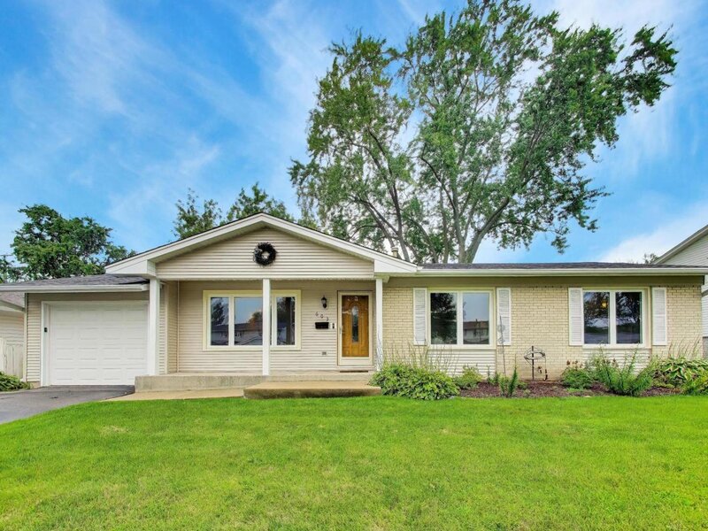 603 Chelmsford Lane Elk Grove Village IL 60007