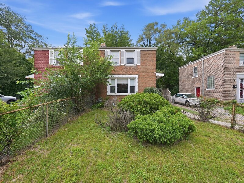 9709 S Yates Boulevard Chicago IL 60617