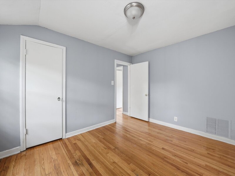 9709 S Yates Boulevard Chicago IL 60617