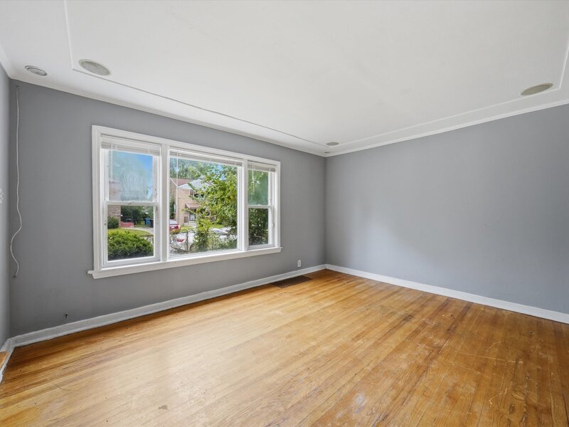 9709 S Yates Boulevard Chicago IL 60617