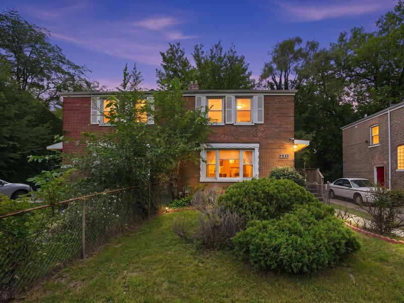 9709 S Yates Boulevard Chicago IL 60617