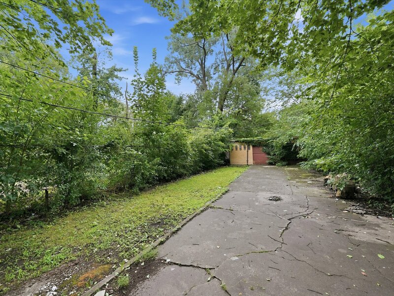 9709 S Yates Boulevard Chicago IL 60617
