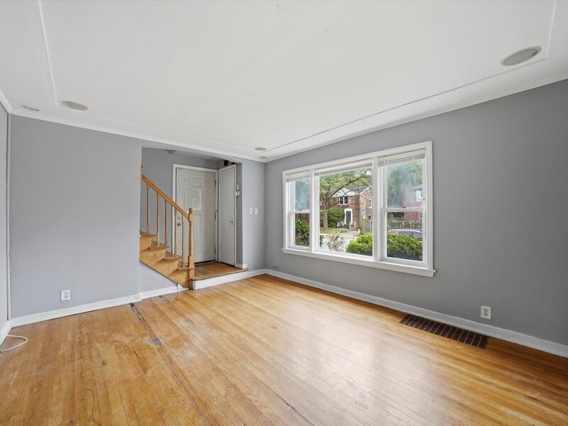 9709 S Yates Boulevard Chicago IL 60617
