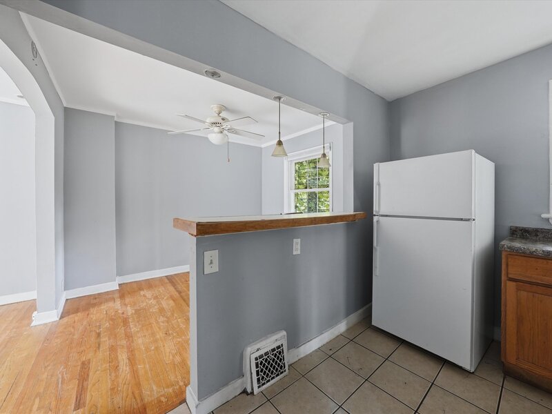 9709 S Yates Boulevard Chicago IL 60617