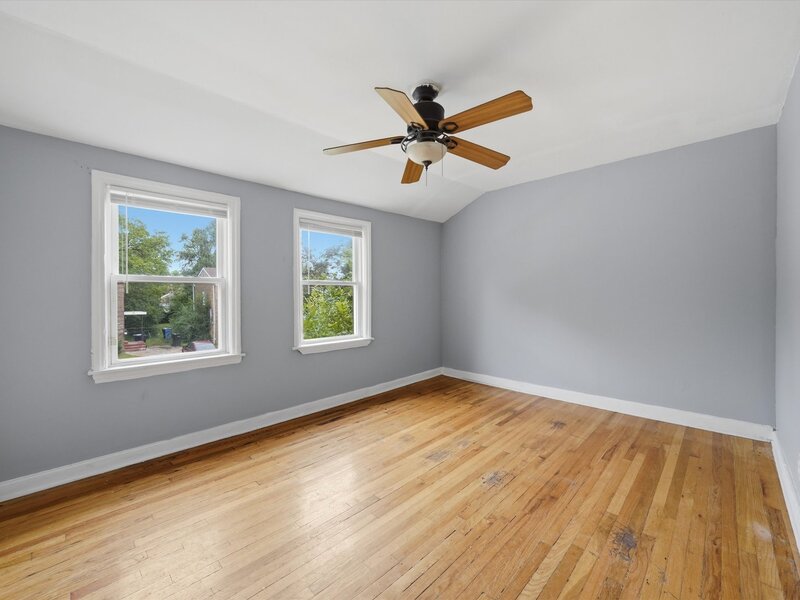 9709 S Yates Boulevard Chicago IL 60617
