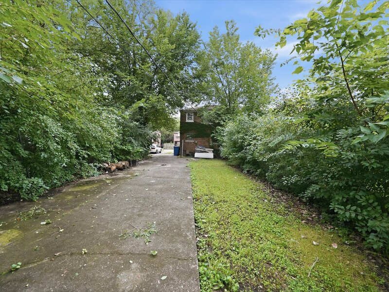 9709 S Yates Boulevard Chicago IL 60617