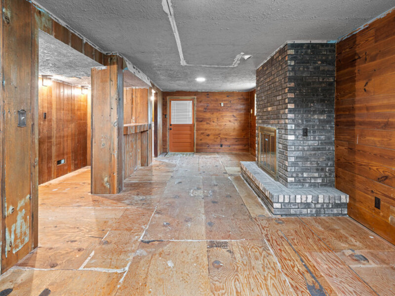 1563 W Garfield Street Davenport IA 52804