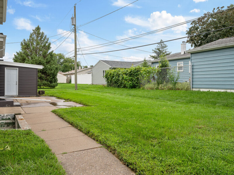 1563 W Garfield Street Davenport IA 52804