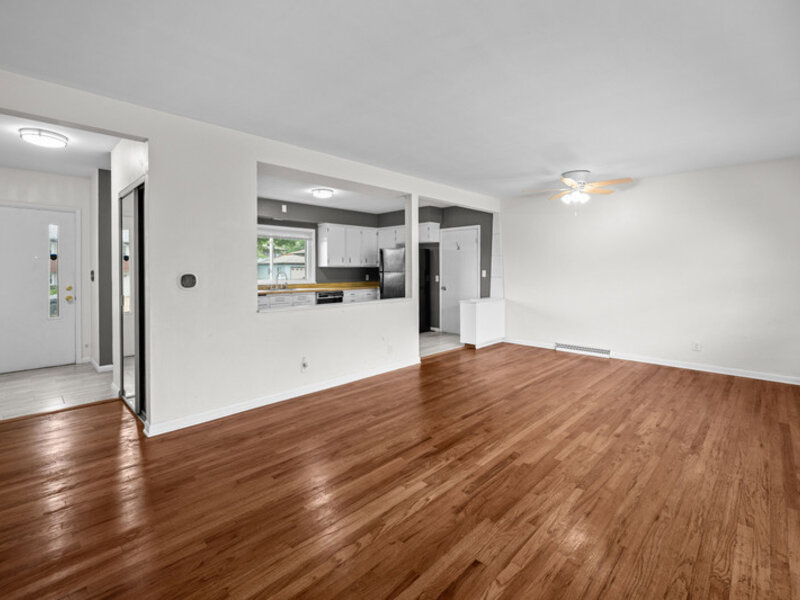 1563 W Garfield Street Davenport IA 52804