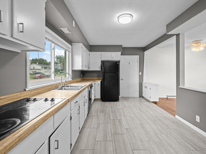 1563 W Garfield Street Davenport IA 52804