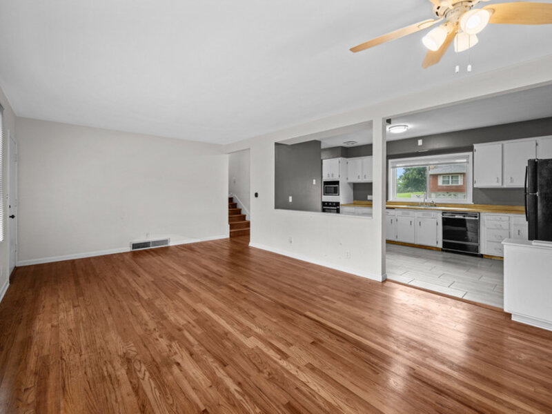 1563 W Garfield Street Davenport IA 52804