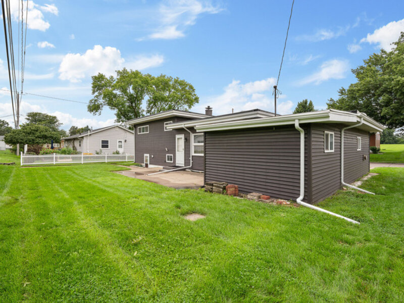 1563 W Garfield Street Davenport IA 52804