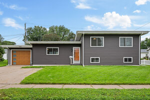 Photo of 1563 W Garfield Street Davenport IA 52804