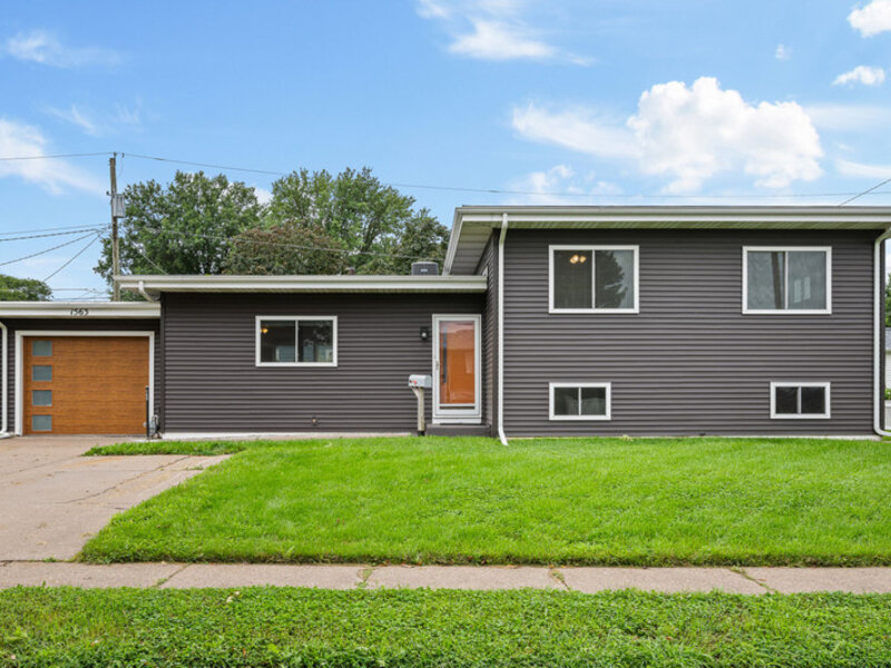 1563 W Garfield Street Davenport IA 52804