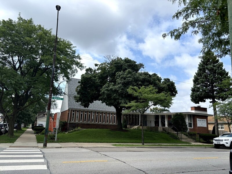 5700 W Montrose Avenue Chicago IL 60634