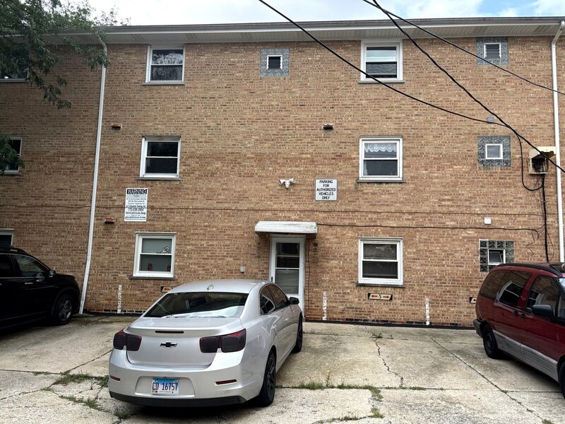 5700 W Montrose Avenue Chicago IL 60634