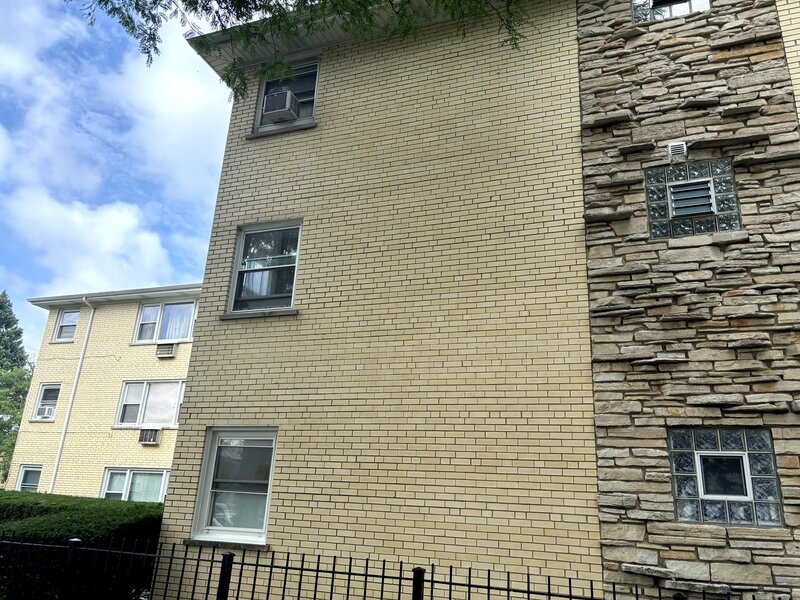5700 W Montrose Avenue Chicago IL 60634