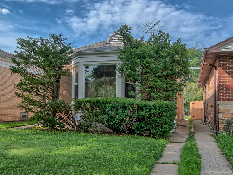 3110 W Jarvis Avenue Chicago IL 60645