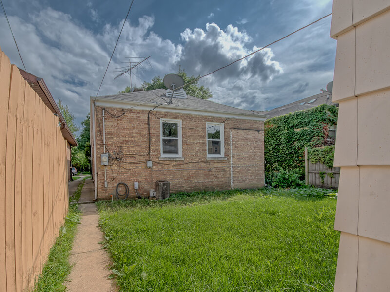 3110 W Jarvis Avenue Chicago IL 60645