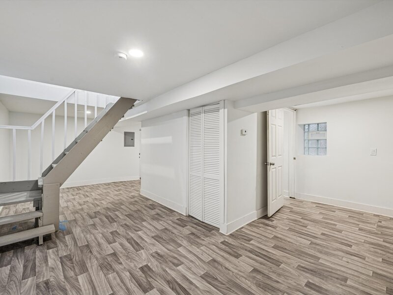 6843 S Carpenter Street Chicago IL 60621