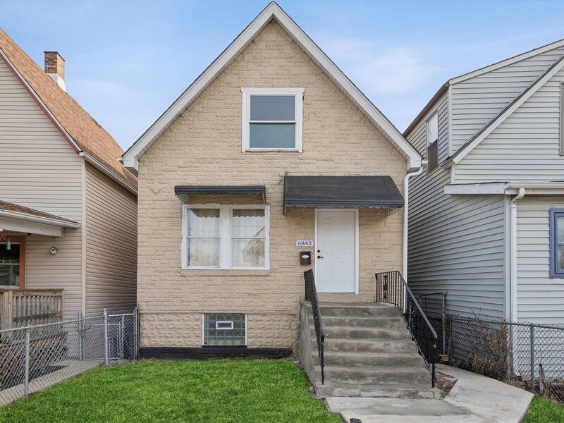 6843 S Carpenter Street Chicago IL 60621