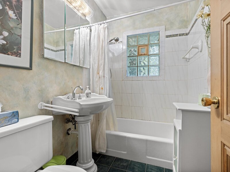 1721 Parkview Avenue Rockford IL 61107