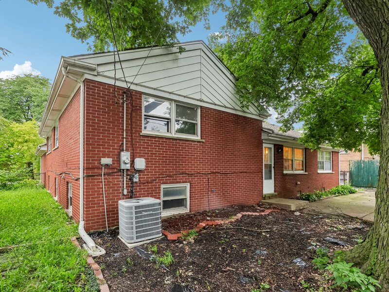 16919 School Street South Holland IL 60473