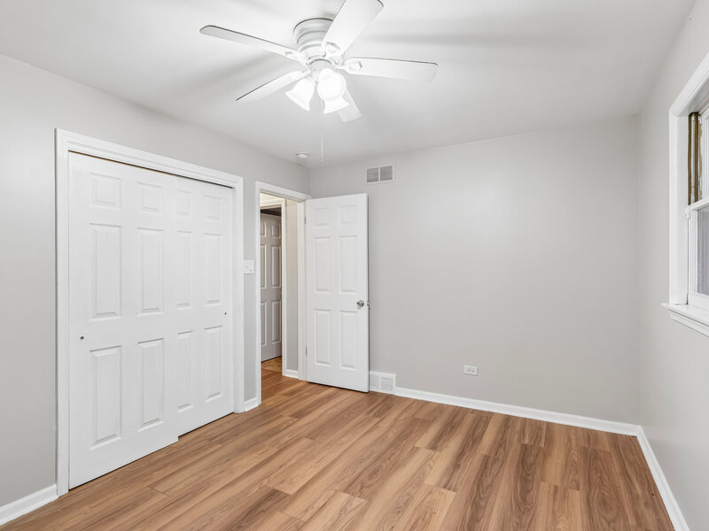 16919 School Street South Holland IL 60473