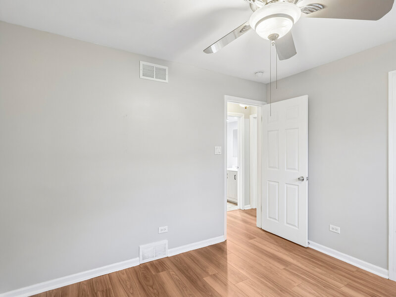 16919 School Street South Holland IL 60473