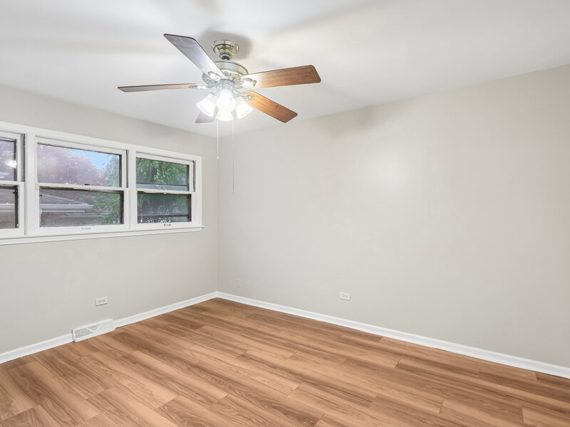 16919 School Street South Holland IL 60473