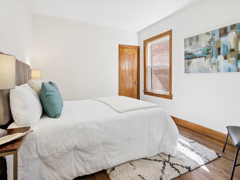 5624 N Mango Avenue Chicago IL 60646