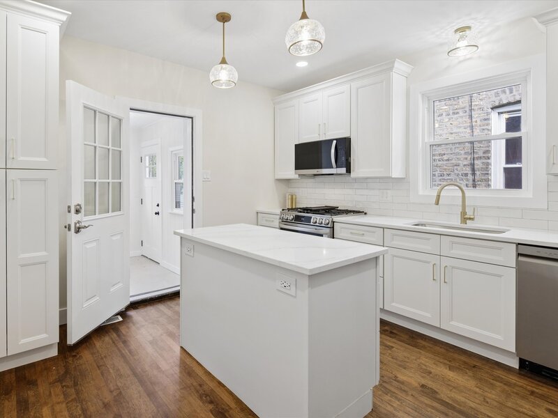 5624 N Mango Avenue Chicago IL 60646