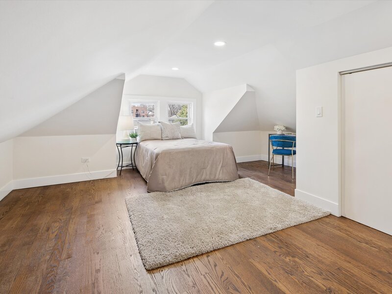 5624 N Mango Avenue Chicago IL 60646