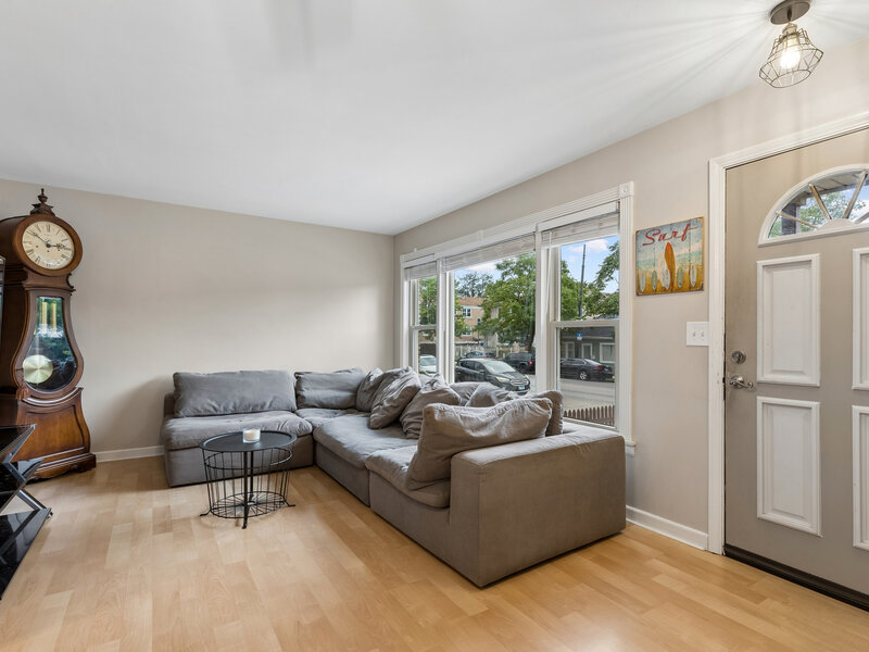 6039 W Montrose Avenue Chicago IL 60634