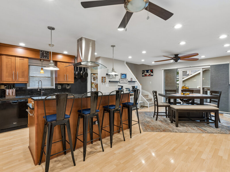 6039 W Montrose Avenue Chicago IL 60634