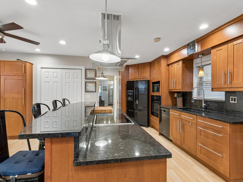 6039 W Montrose Avenue Chicago IL 60634