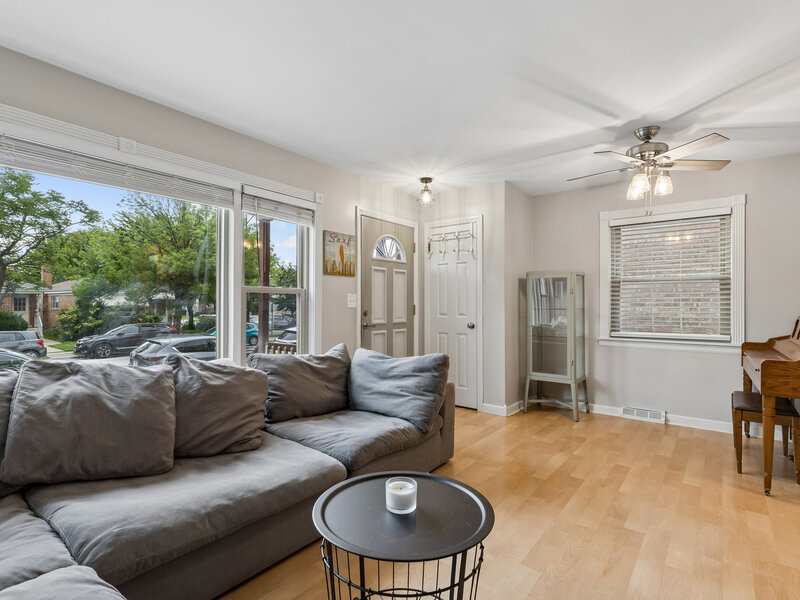 6039 W Montrose Avenue Chicago IL 60634