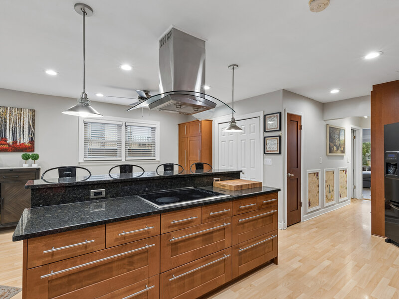 6039 W Montrose Avenue Chicago IL 60634